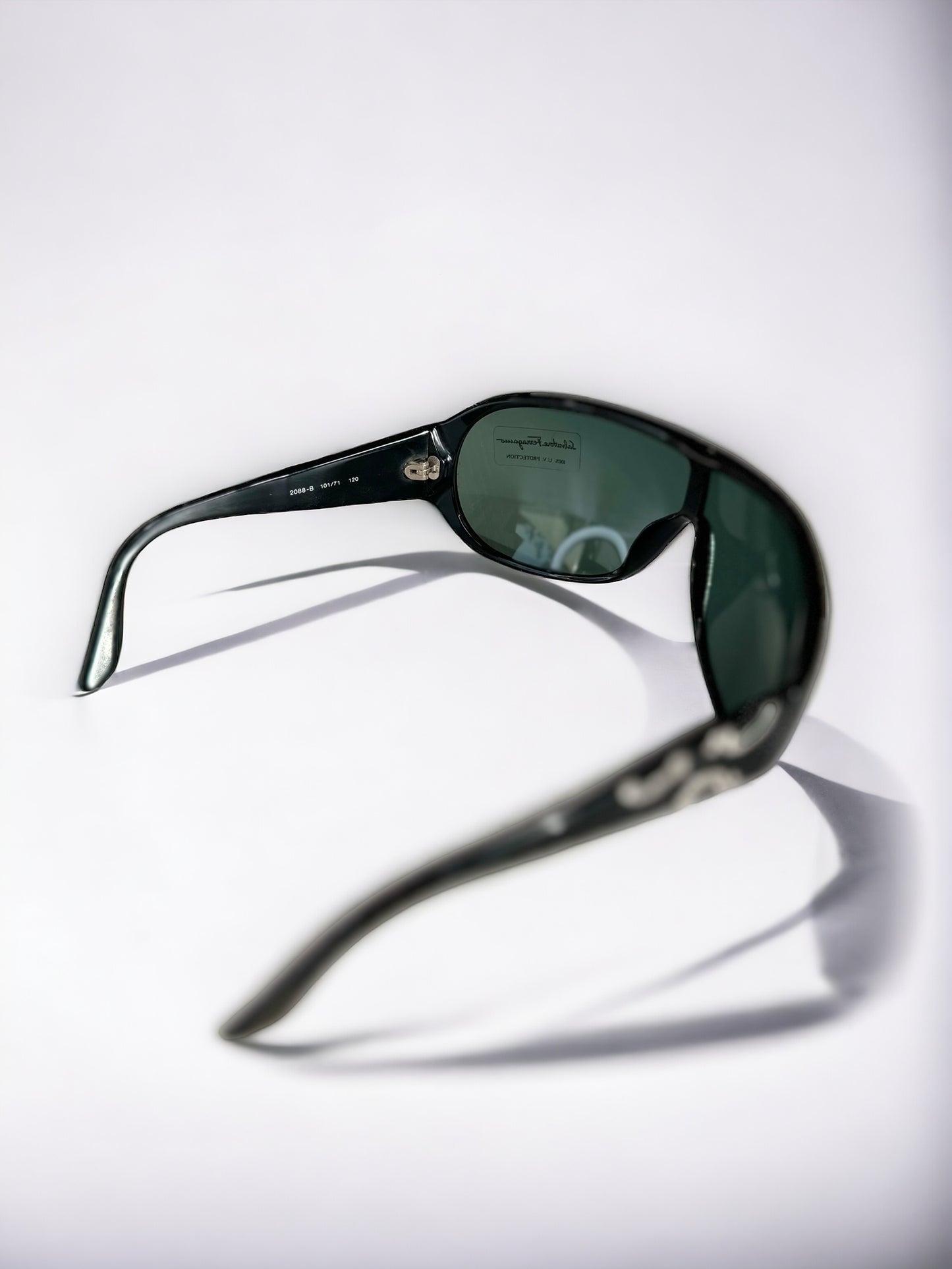 SALVATORE FERRAGAMO 2088B